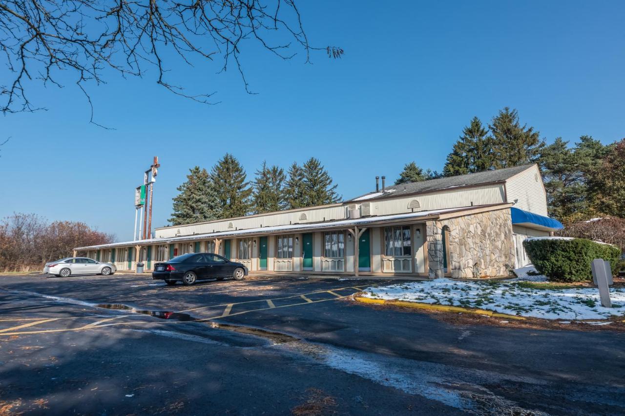 Oyo Hotel Wadsworth Oh I-76 Bagian luar foto