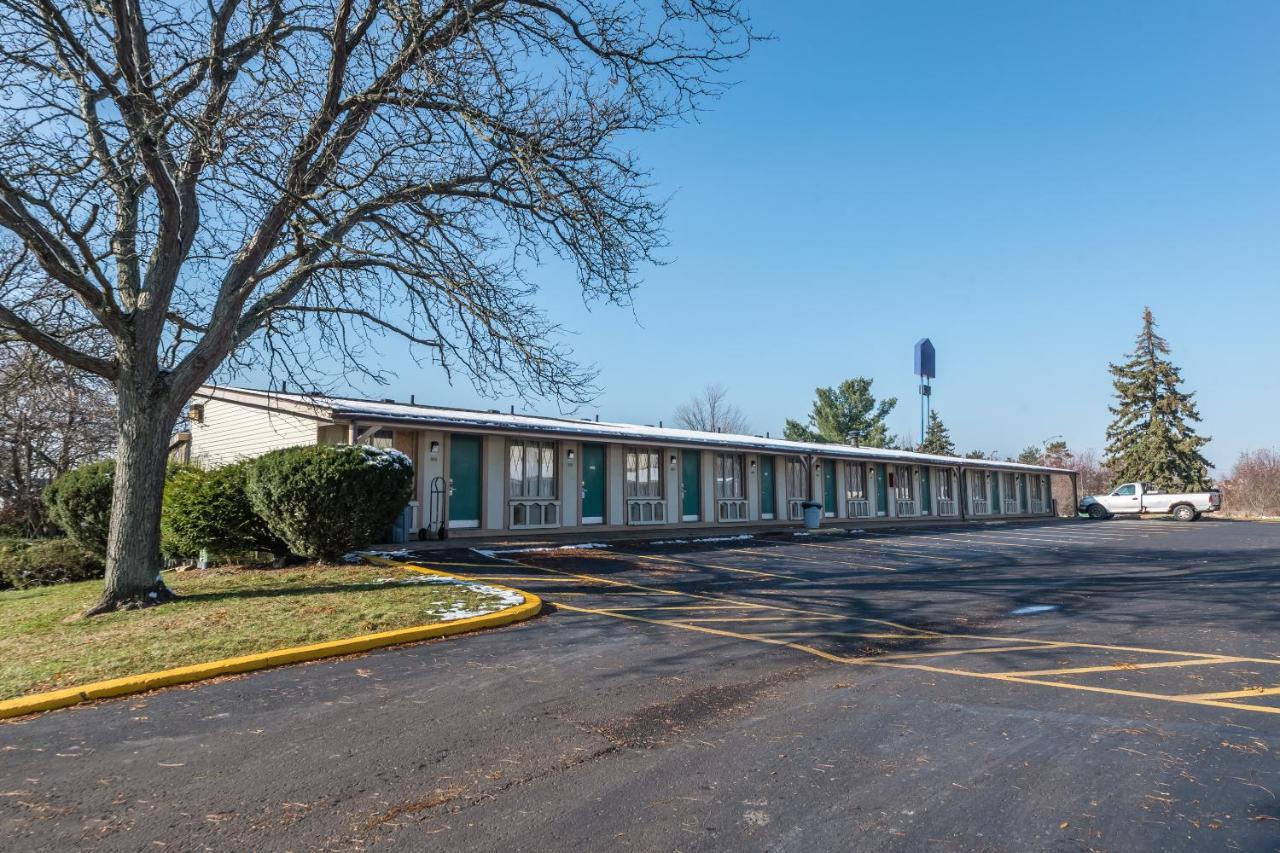Oyo Hotel Wadsworth Oh I-76 Bagian luar foto